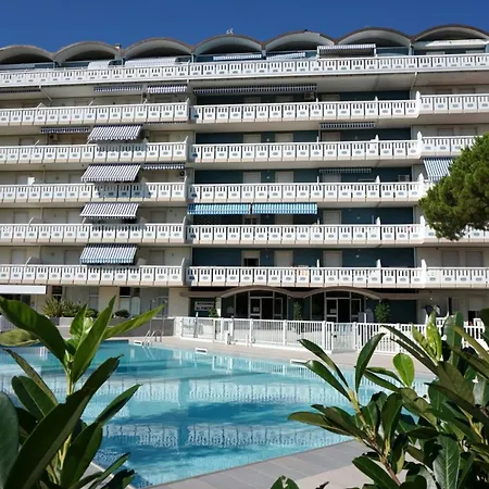 Colourful Studio With Shared Pool For 4 Guests Apartamento *