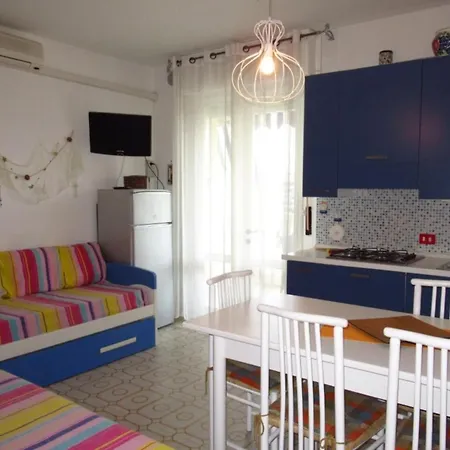Apartamento Colourful Studio With Shared Pool For 4 Guests